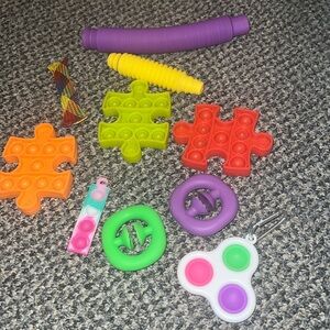 Lot of fidgets. Various kinds.